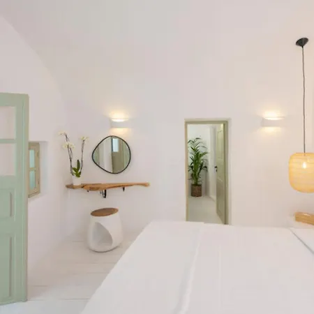 Stunning Santorini 1 Bedroom Supreme Private Heated Plunge Villa
